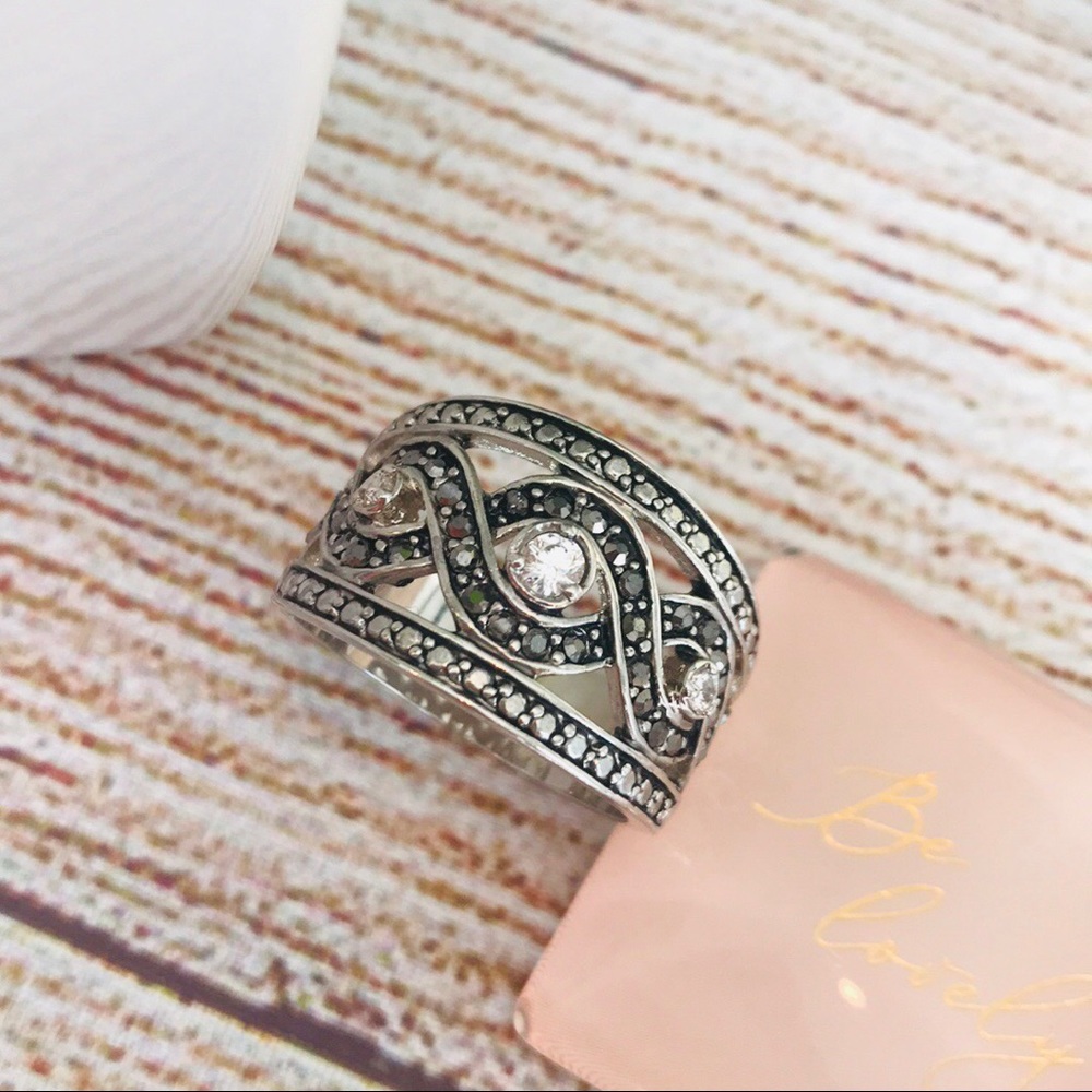 ✨I.N.C. Silver Tone Crystal Braided Statement Ring - Picture 3 of 8